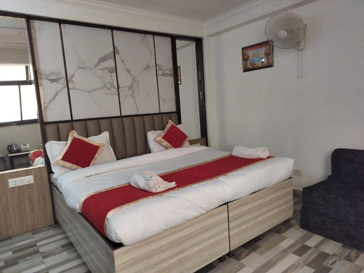 Hotel Clink New Delhi Airport Exterior photo