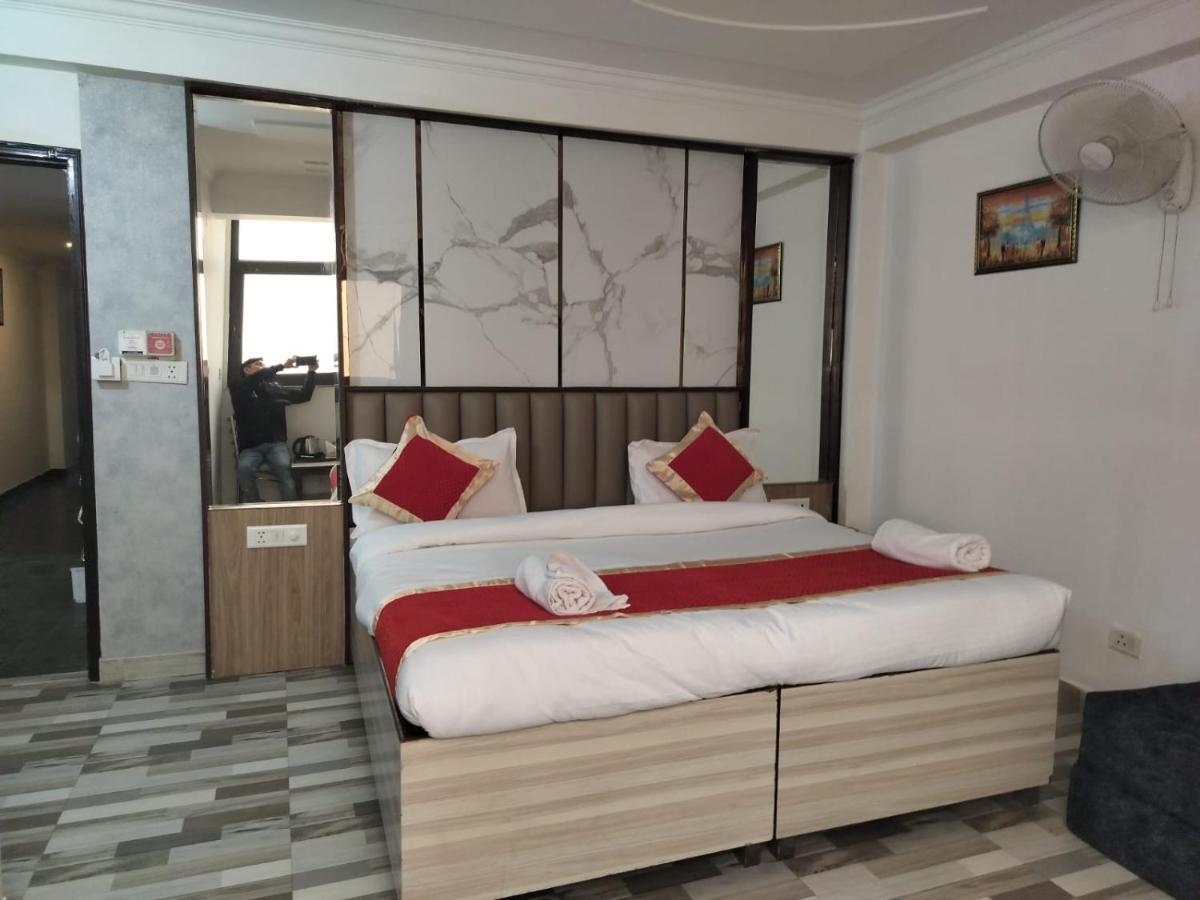 Hotel Clink New Delhi Airport Exterior photo