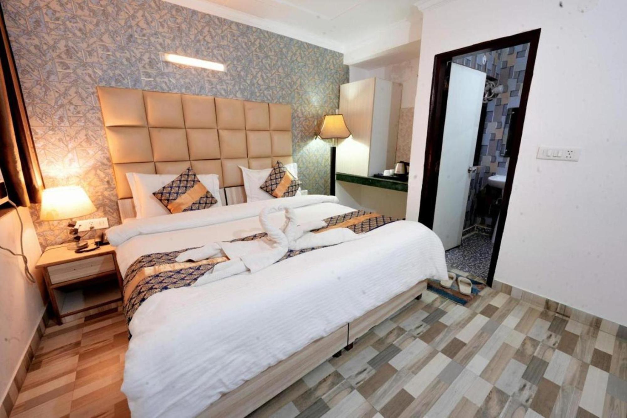 Hotel Clink New Delhi Airport Exterior photo
