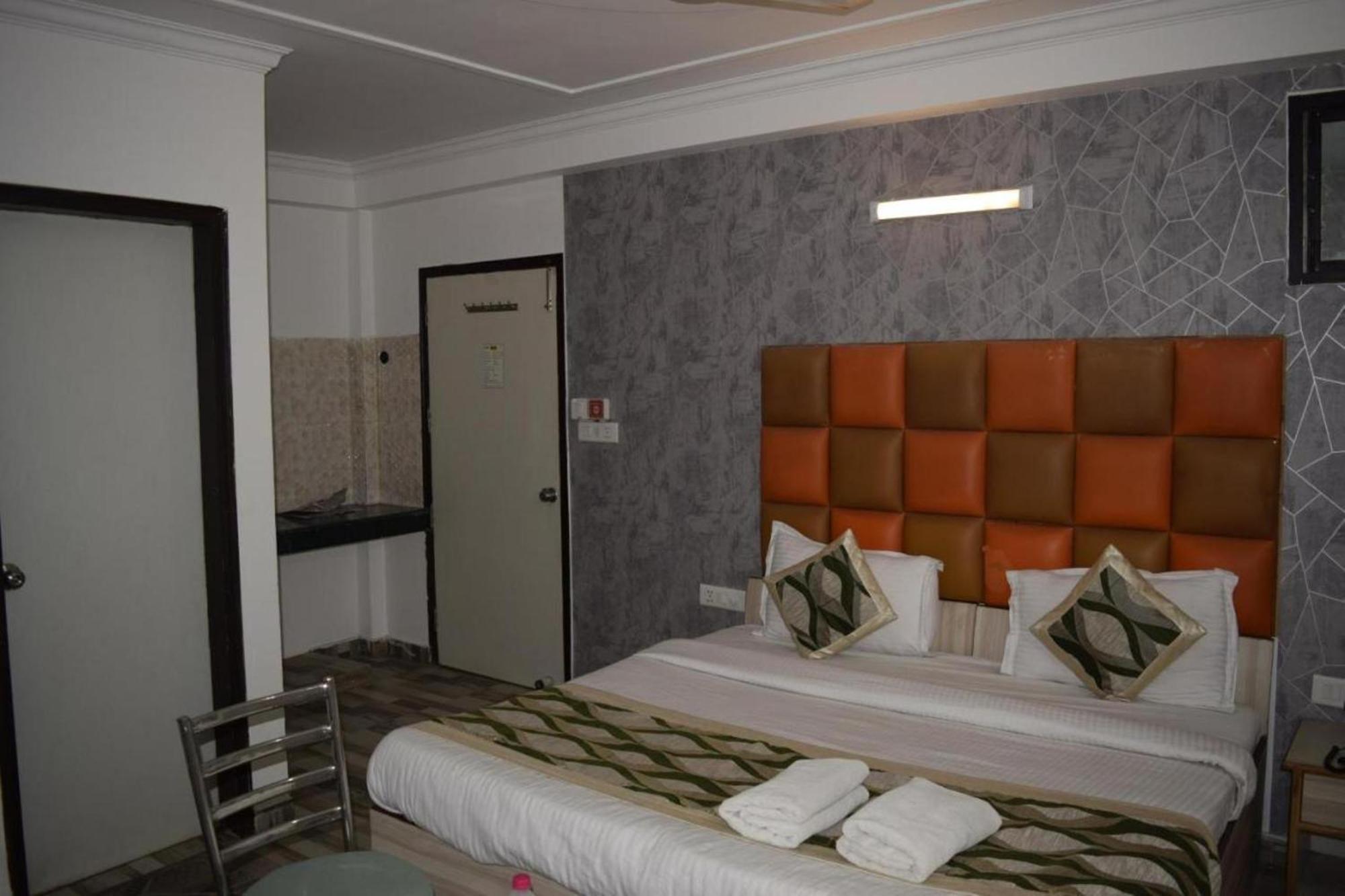 Hotel Clink New Delhi Airport Exterior photo