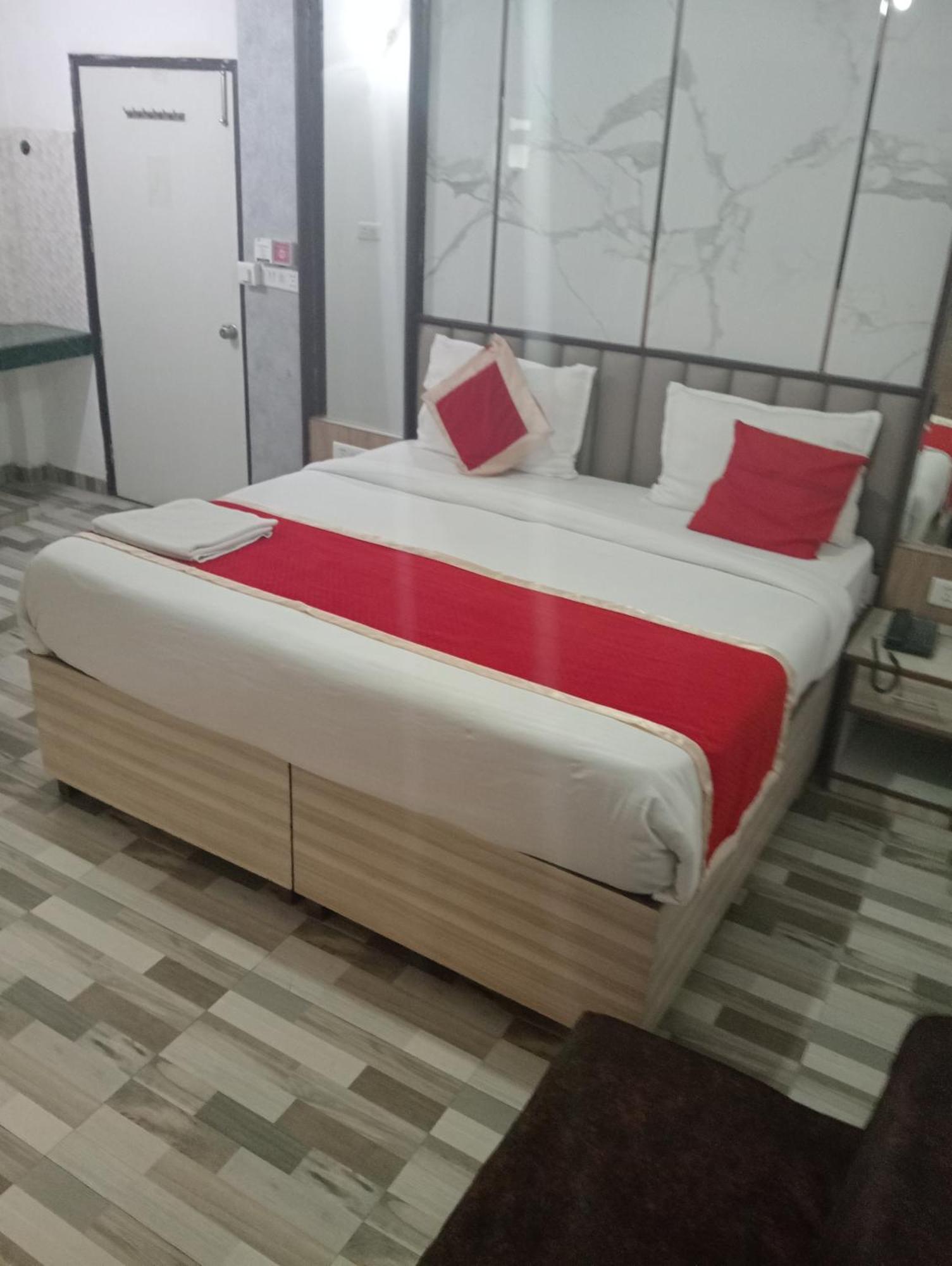 Hotel Clink New Delhi Airport Exterior photo
