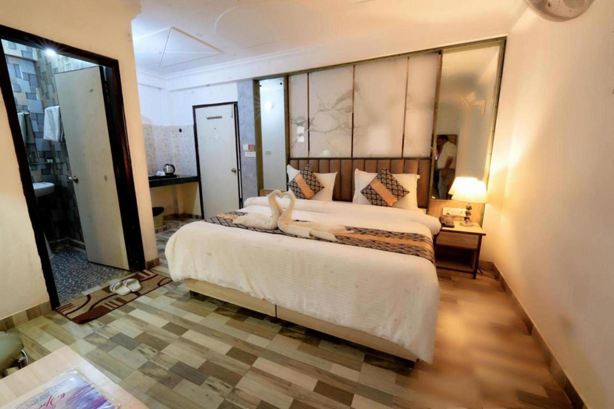 Hotel Clink New Delhi Airport Exterior photo