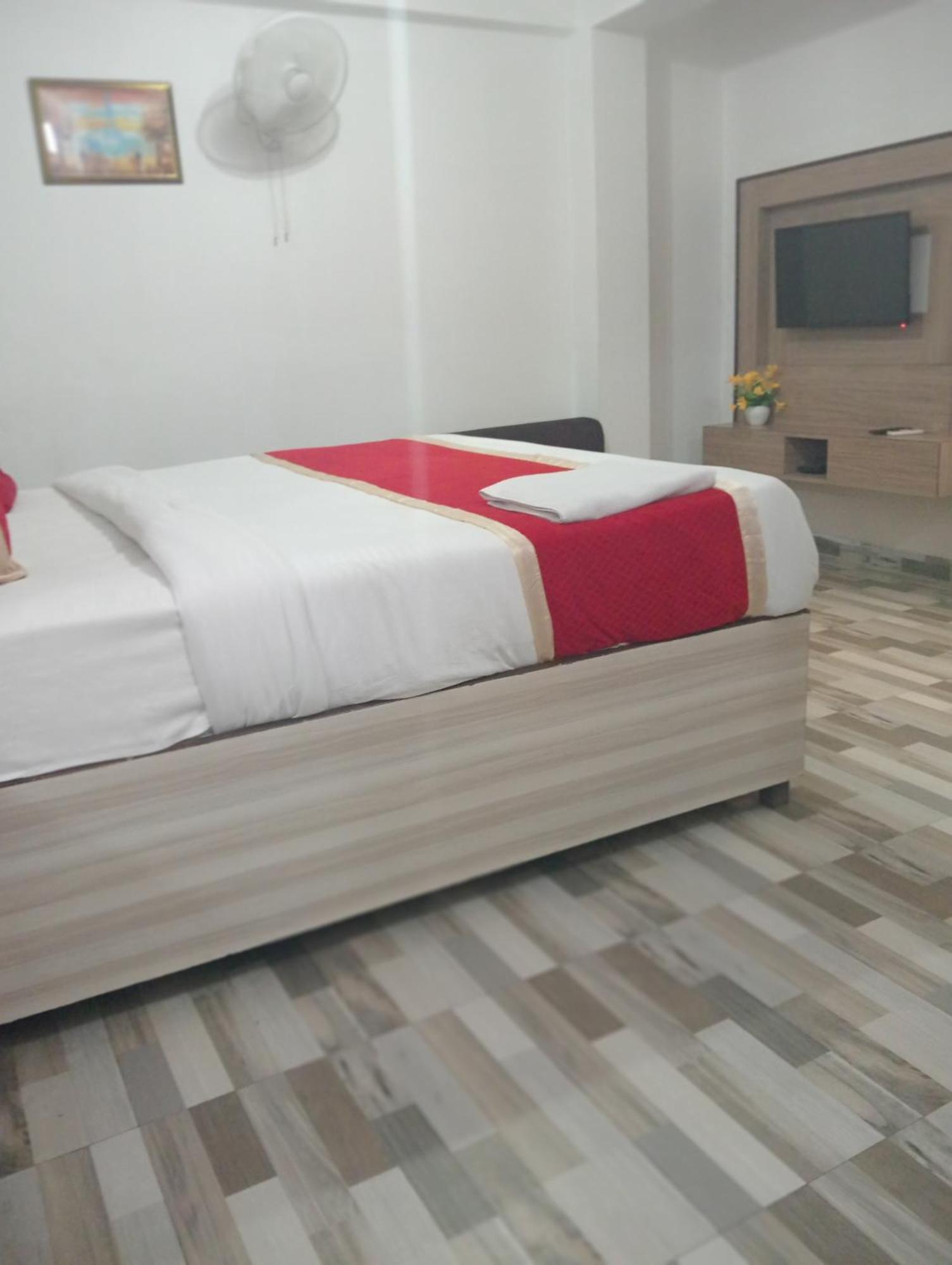 Hotel Clink New Delhi Airport Exterior photo