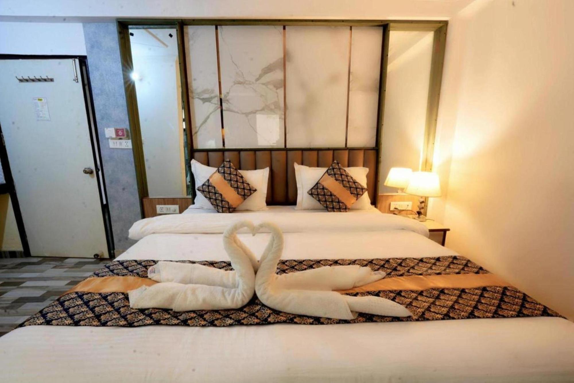 Hotel Clink New Delhi Airport Exterior photo