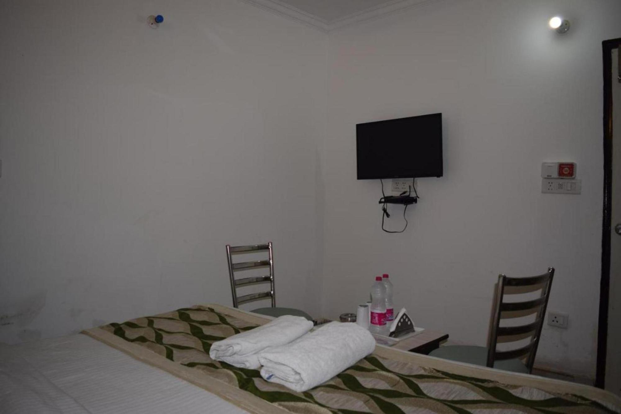 Hotel Clink New Delhi Airport Exterior photo